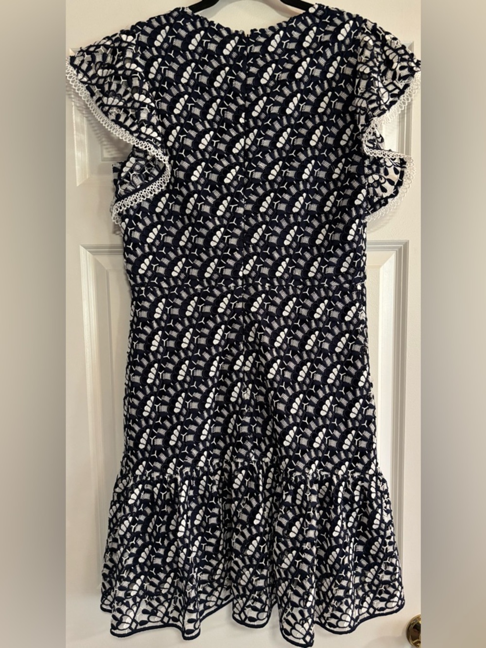Shoshanna Kassia Navy & White Lace Pattern Flutter Sleeve Dress, size 10 - Picture 8 of 10